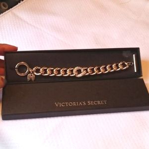 REDUCED!Victoria's Secret Ladies Toggle Close Bracelet -New in Box Gold Tone